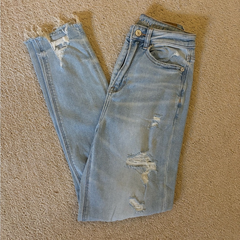 NWOT AE High Rise Mom Jeans